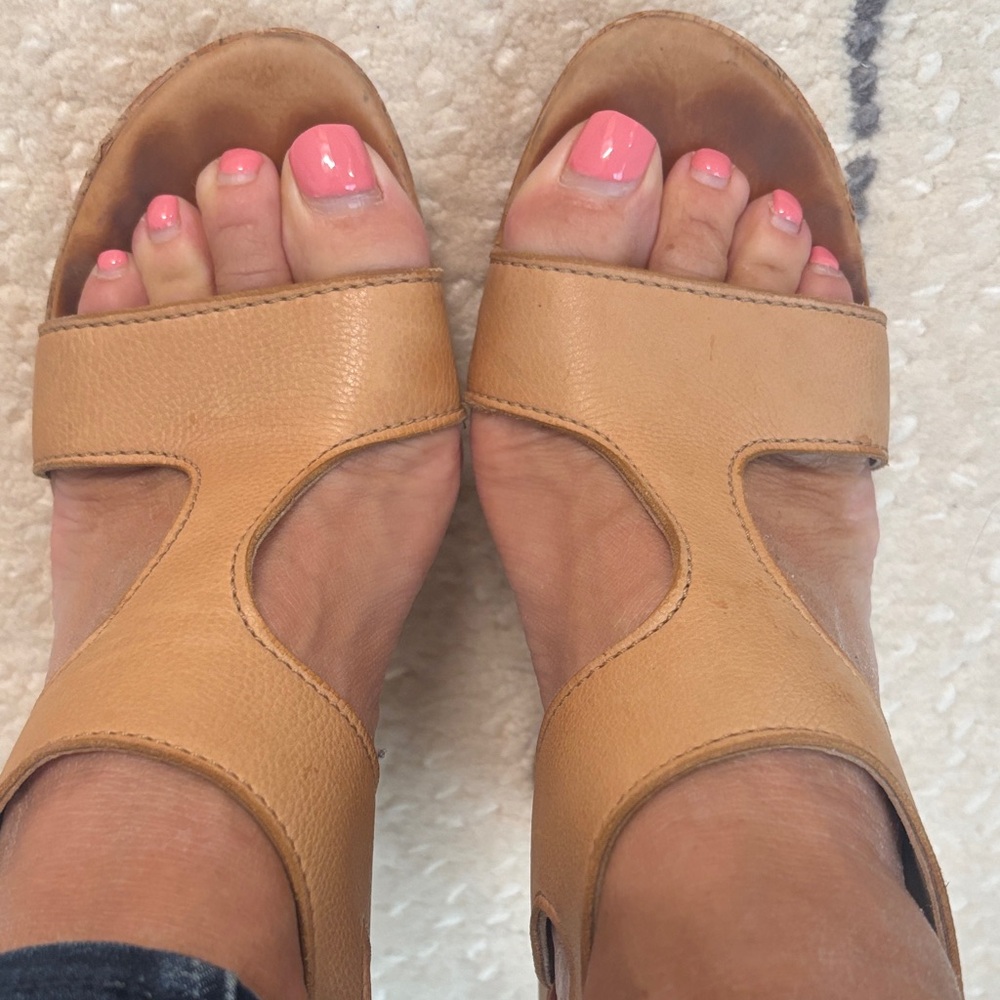 Stuart Weitzman Tan Leather Sandals